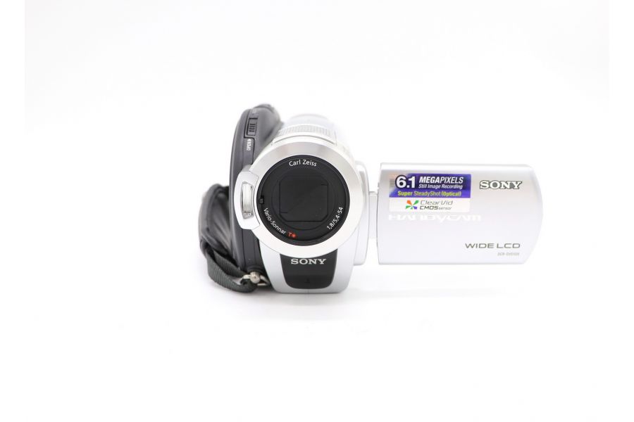 С сенсорной панелью видеокамера Sony DCR-DVD508E