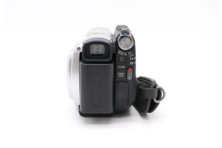 С сенсорной панелью видеокамера Sony DCR-DVD508E