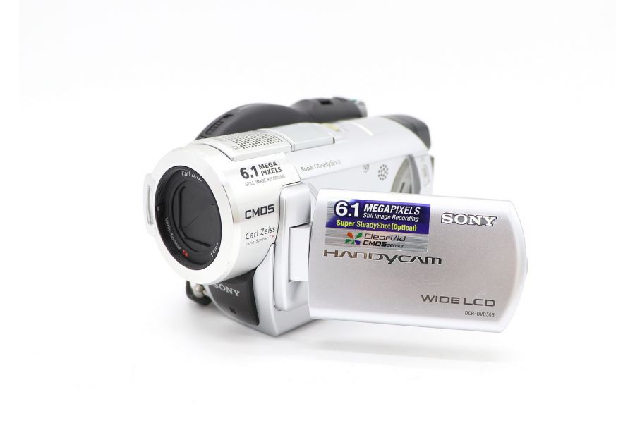 С сенсорной панелью видеокамера Sony DCR-DVD508E