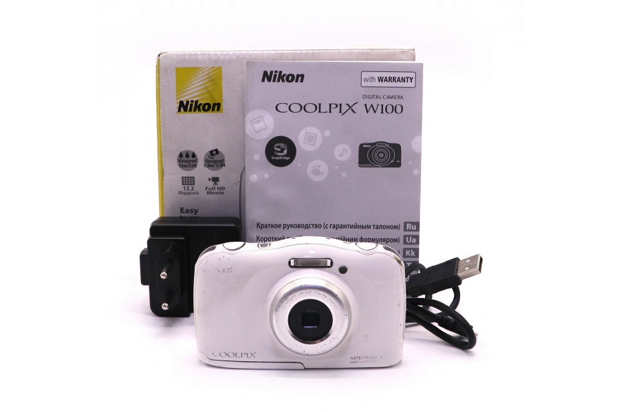 Компактная камера Nikon Coolpix W100 в упаковке