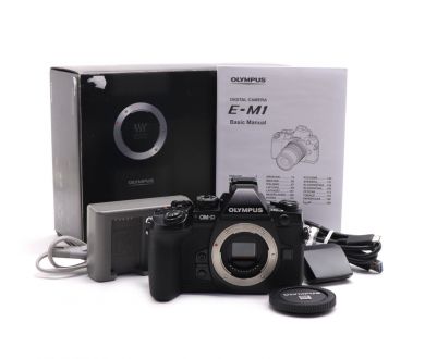 Olympus OM-D E-M1 body в упаковке (пробег 51580 кадров)