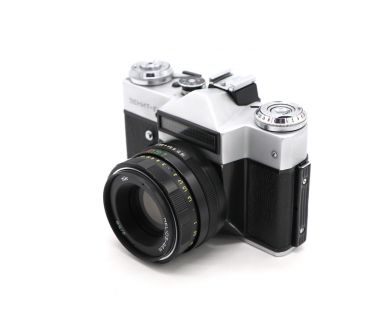 Зеркальный фотоаппарат Зенит Е + Гелиос-44М