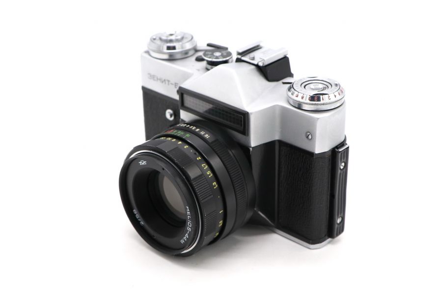 Зенит Е + Гелиос-44М зеркальный фотоаппарат