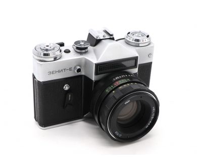 Зеркальный фотоаппарат Зенит Е + Гелиос-44М