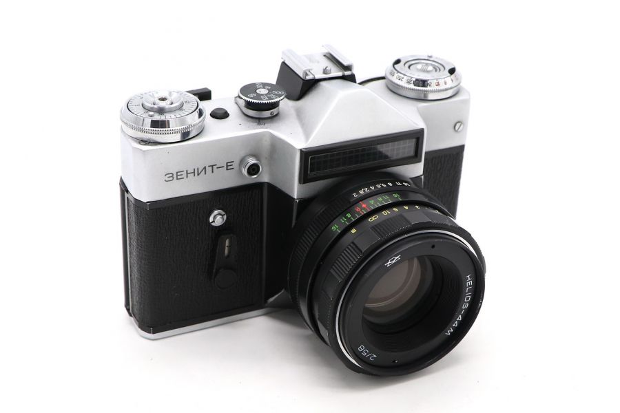 Зенит Е + Гелиос-44М зеркальный фотоаппарат