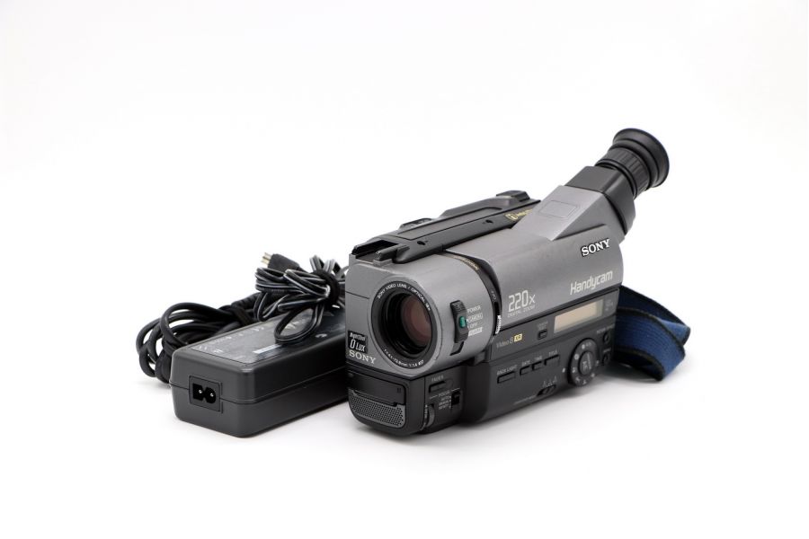 Видеокамера формата Handycam Sony CCD-TR511E