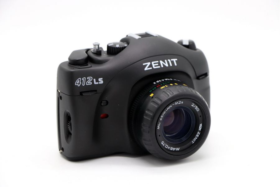 Плёночный зеркальный фотоаппарат Зенит 412 LS kit