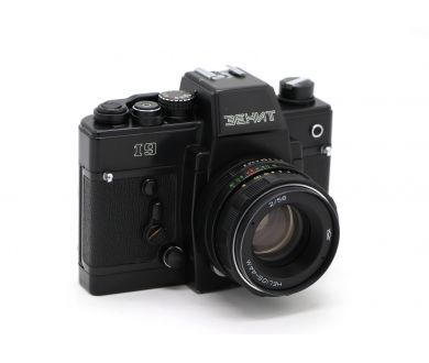 Советский фотоаппарат Зенит 19 kit - Гелиос-44М