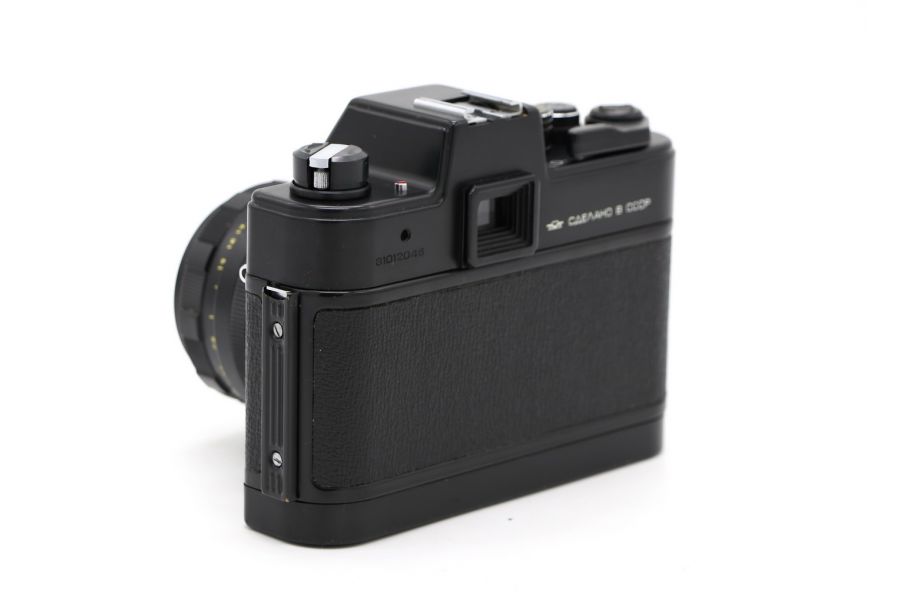 Советский фотоаппарат Зенит 19 kit - Гелиос-44М