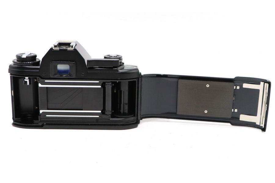 Фотокамера Nikon EM + Nikon 50mm f/1.8 (Japan, 1980)