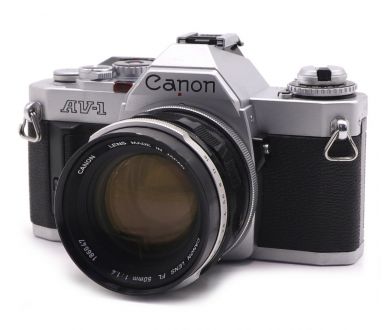 Плёночная зеркальная фотокамера Canon AV-1 kit