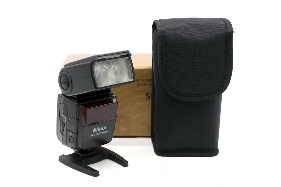 Фотовспышка Nikon Speedlight SB-600 в упаковке