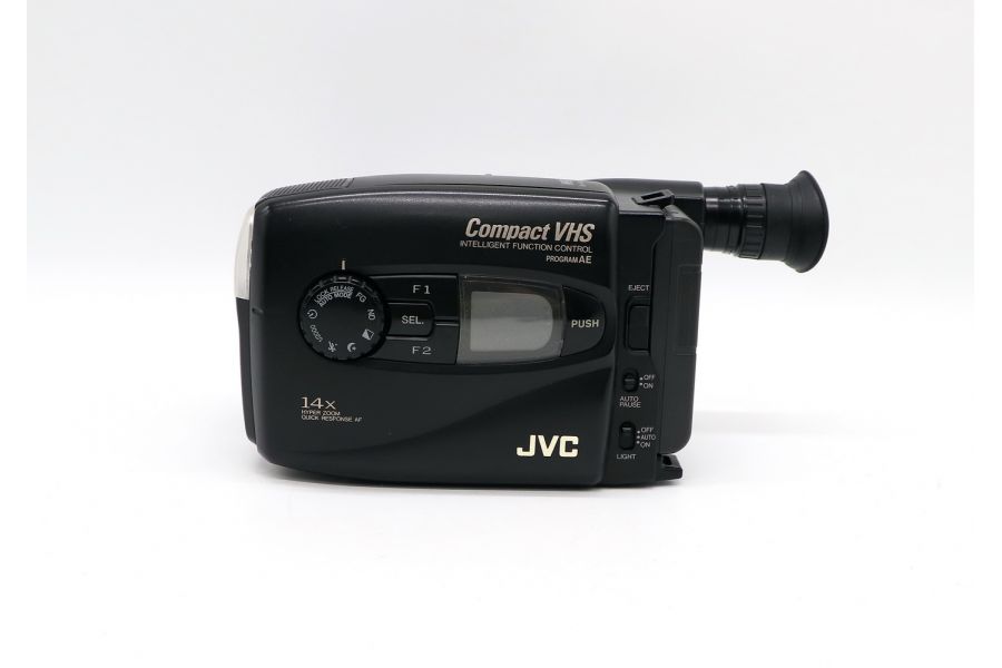 С 14-кратным зумом видеокамера JVC GR-AX627 
