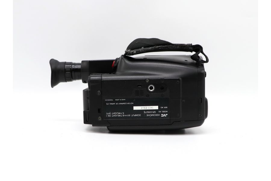 С 14-кратным зумом видеокамера JVC GR-AX627 