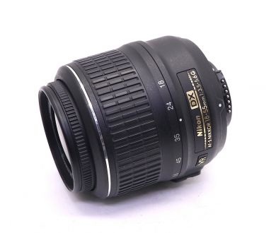 Зум-объектив Nikon 18-55mm f/3.5-5.6G AF-S VR DX Nikkor