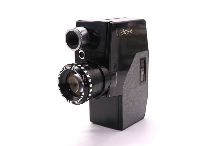 Советская узкопленочная киносъёмочная камера Лада