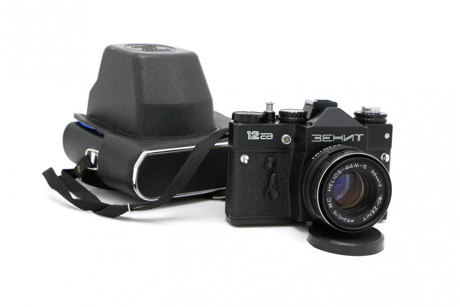 Зеркальный фотоаппарат Зенит 12СД в упаковке