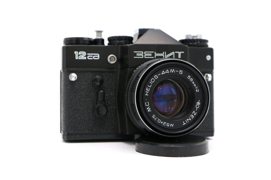Зеркальный фотоаппарат Зенит 12СД в упаковке