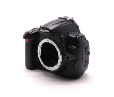 Nikon D5000 body (пробег 17705 кадров)