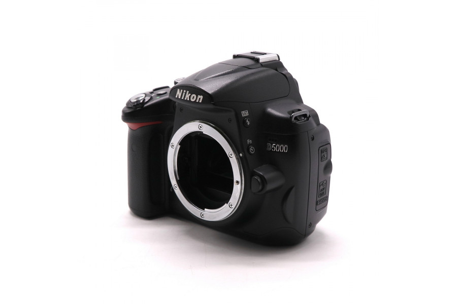 Nikon D5000 body (пробег 17705 кадров)