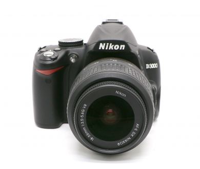 Nikon D3000 kit (пробег 4760 кадров)