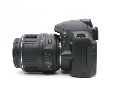Nikon D3000 kit (пробег 4760 кадров)