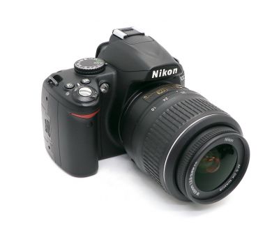 Nikon D3000 kit (пробег 4760 кадров)