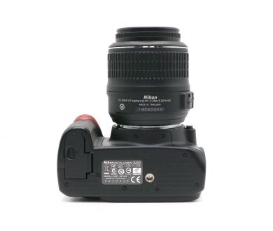 Nikon D3000 kit (пробег 4760 кадров)