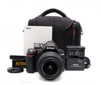 Nikon D3000 kit (пробег 4760 кадров)