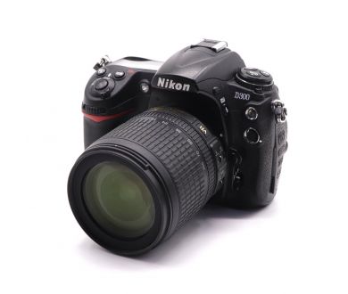 Nikon D3000 + Nikon 18-105mm f/3.5-5.6G AF-S ED DX VR Nikkor (пробег 54110 кадров)