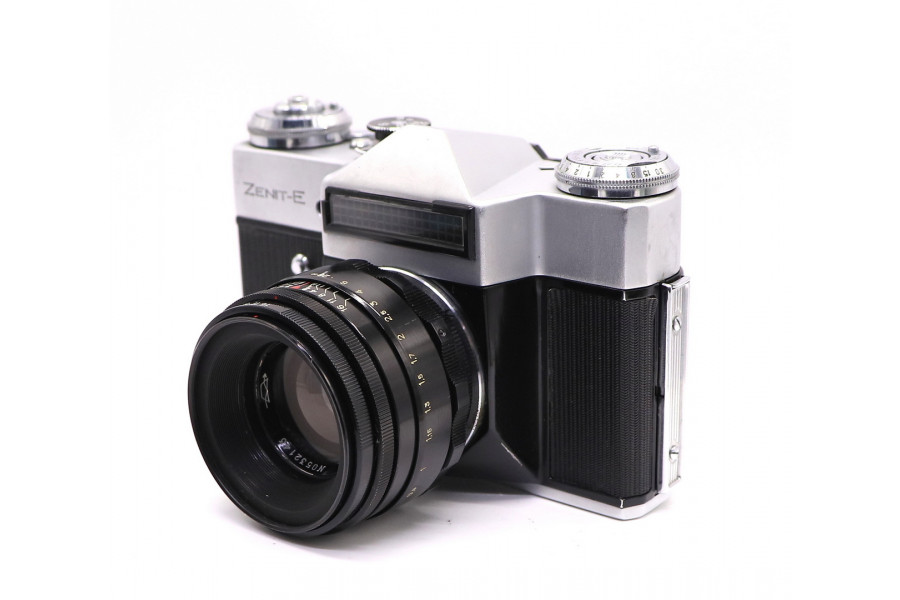 Советский плёночный фотоаппарат Зенит-Е kit