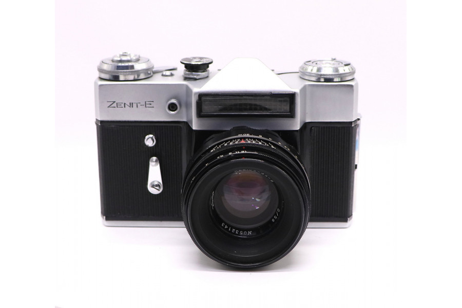 Советский плёночный фотоаппарат Зенит-Е kit