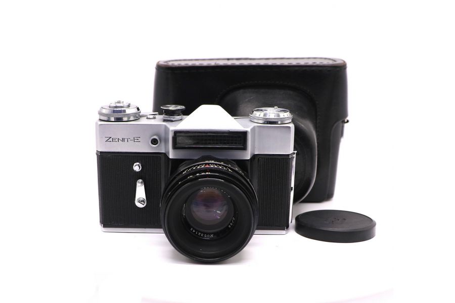 Советский плёночный фотоаппарат Зенит-Е kit
