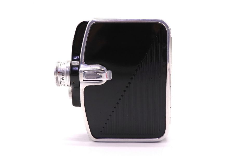 Черная любительская 8-мм кинокамера Экран (СССР)