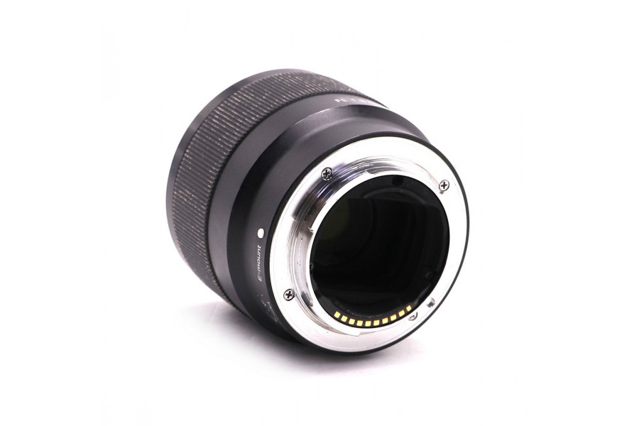 Объектив Sony FE 1.8/50 (SEL-50F18F) в упаковке