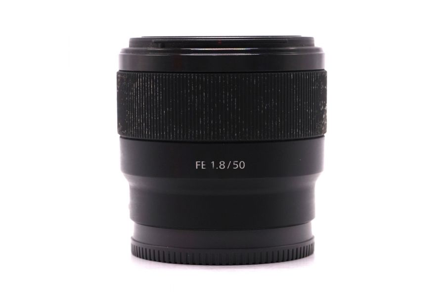 Объектив Sony FE 1.8/50 (SEL-50F18F) в упаковке