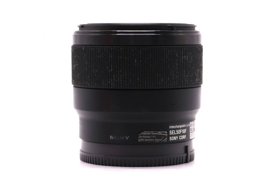 Объектив Sony FE 1.8/50 (SEL-50F18F) в упаковке