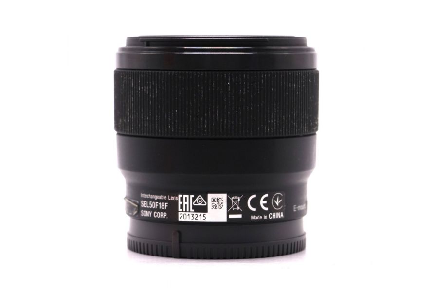 Объектив Sony FE 1.8/50 (SEL-50F18F) в упаковке