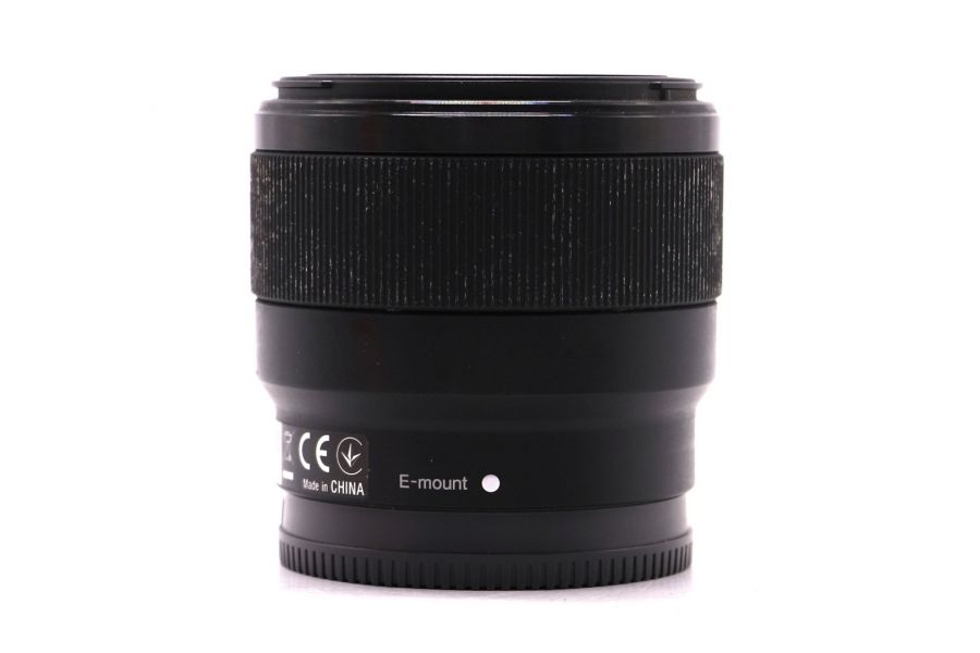 Объектив Sony FE 1.8/50 (SEL-50F18F) в упаковке