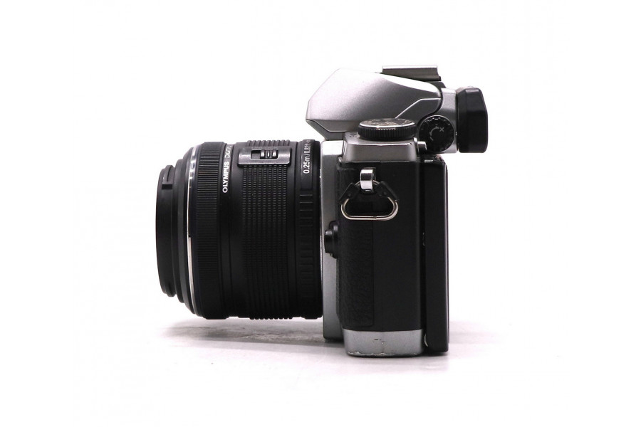 Olympus OM-D E-M10 kit (пробег 40150 кадров)