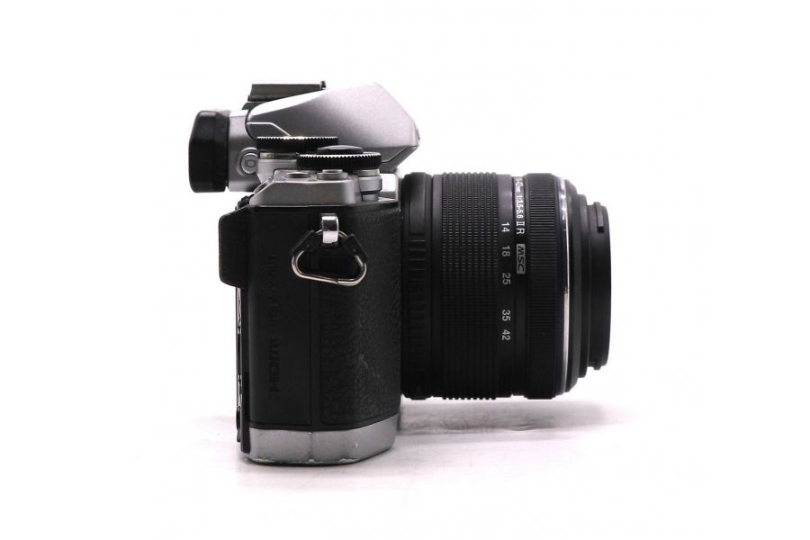Olympus OM-D E-M10 kit (пробег 40150 кадров)