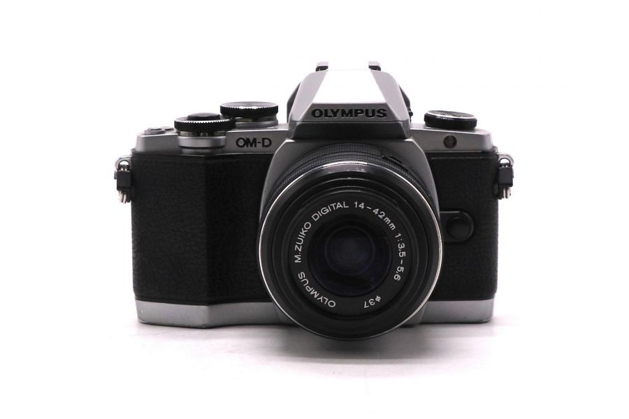 Olympus OM-D E-M10 kit (пробег 40150 кадров)