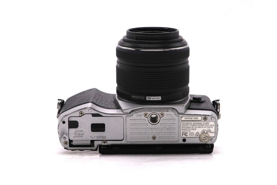 Olympus OM-D E-M10 kit (пробег 40150 кадров)
