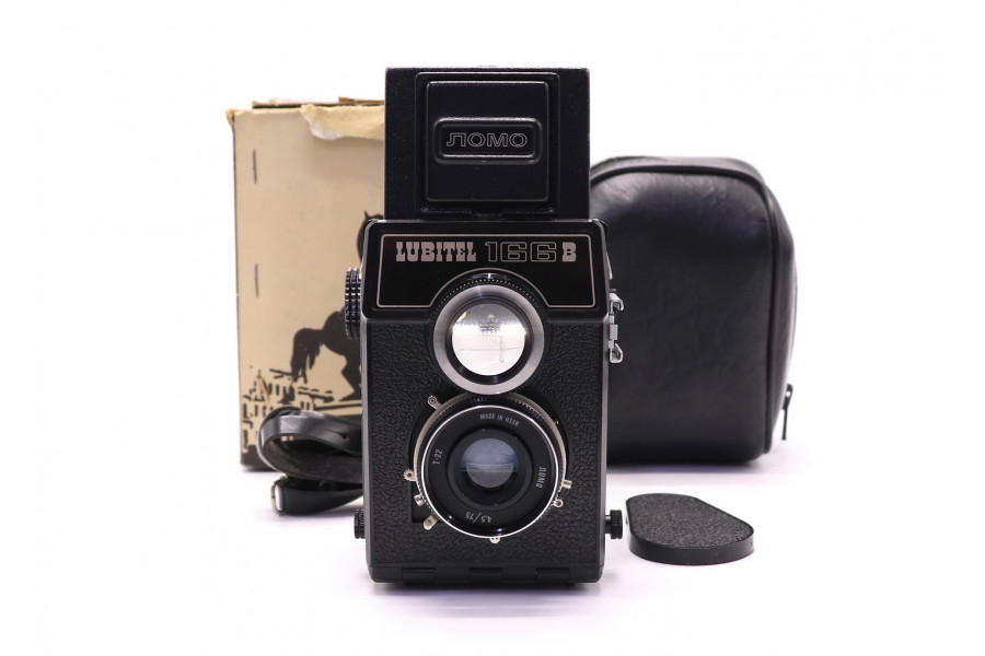 Советский фотоаппарат Любитель 166В в упаковке