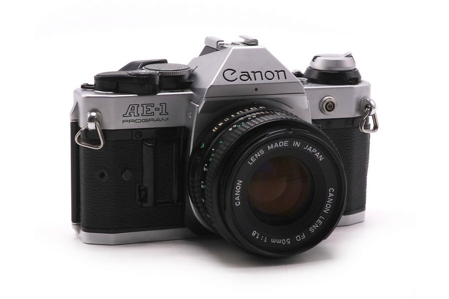 Зеркальный фотоаппарат Canon AE-1 Program kit