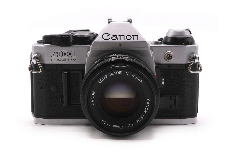 Зеркальный фотоаппарат Canon AE-1 Program kit