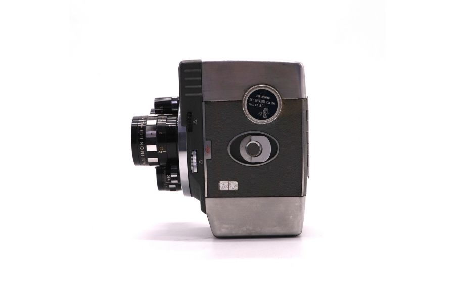 Трёхобъективная кинокамера Yashica 8-EIII