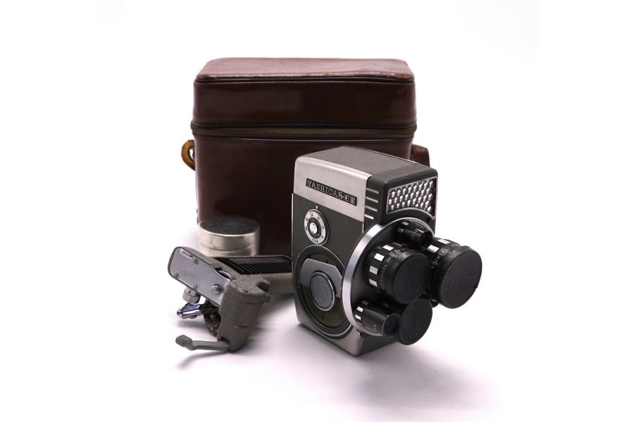 Трёхобъективная кинокамера Yashica 8-EIII