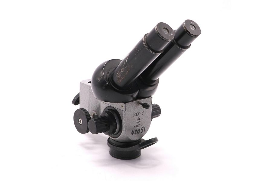 Советский стереоскопический микроскоп МБС-2