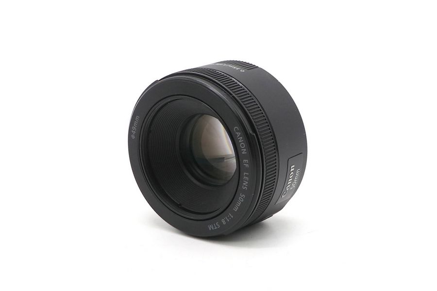 Объектив Canon EF 50mm f/1.8 STM в упаковке